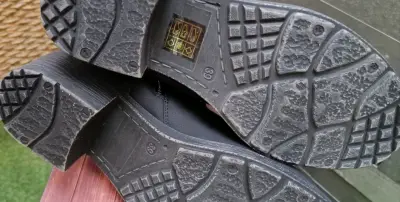 Botines negros con hebillas y tachas - miniatura 2