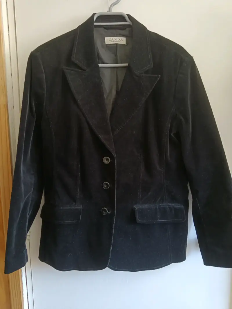 Variedad de abrigos y chaquetas - 1