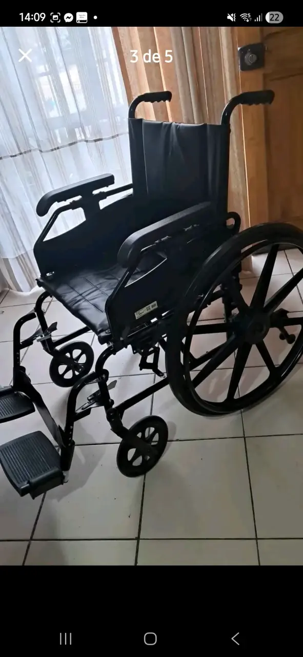 Silla de ruedas plegable negra nueva. - 3