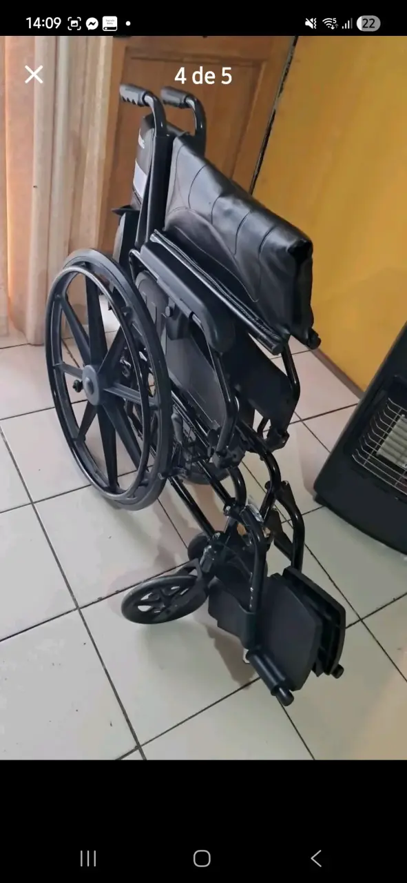 Silla de ruedas plegable negra nueva. - 4