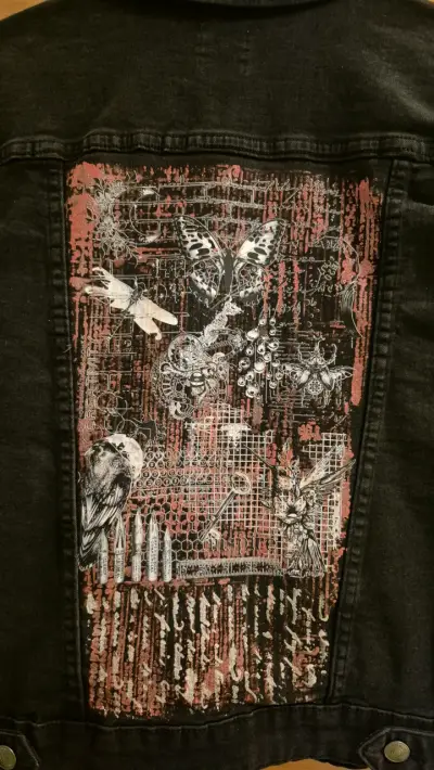 Chaqueta de mezclilla negra con diseño artístico - miniatura 4