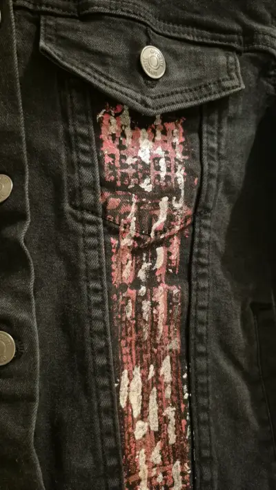 Chaqueta de mezclilla negra con diseño artístico - miniatura 5