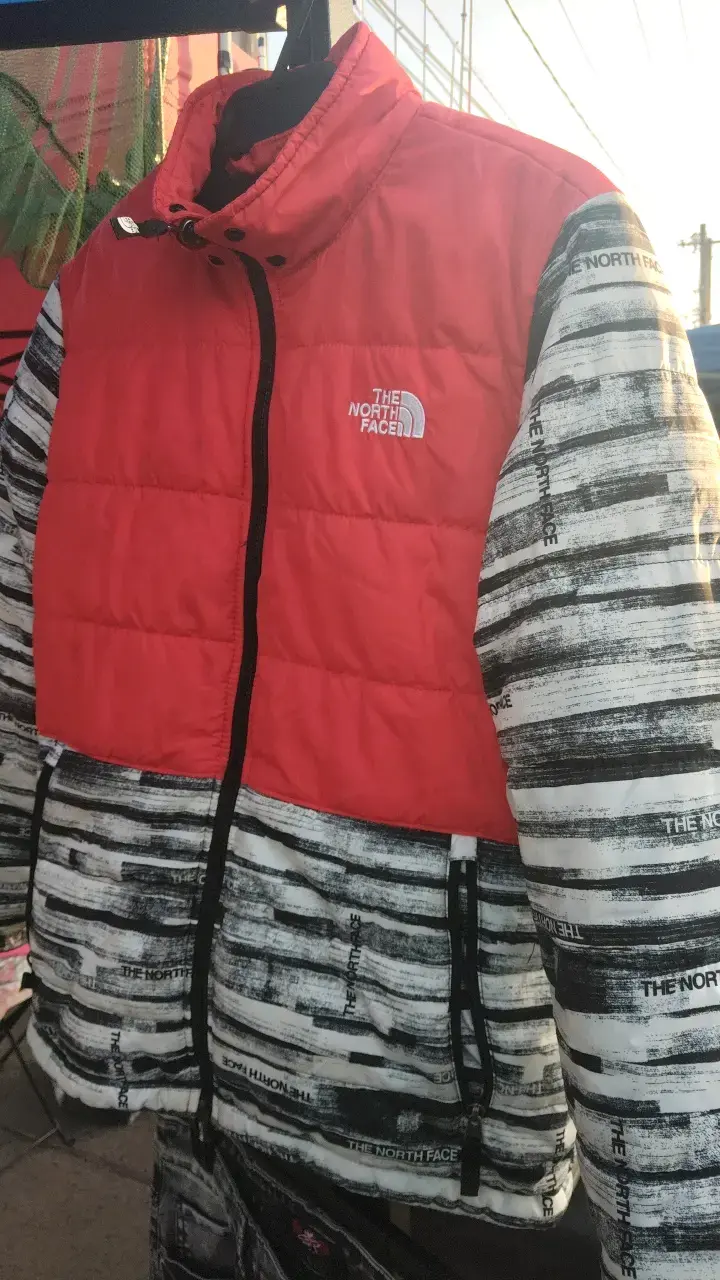 Chaqueta The North Face acolchada roja