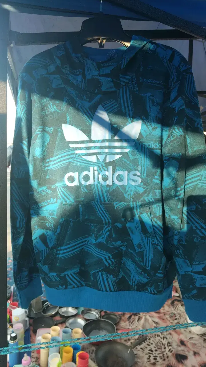 Polerón Adidas estampado azul unisex