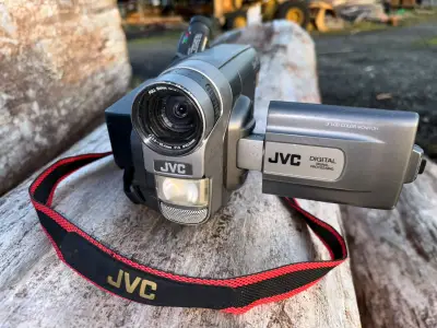 Videocámara JVC año 2000 - miniatura 1
