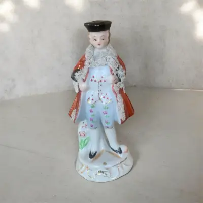 Figura de porcelana vintage con detalles pintados - miniatura 1