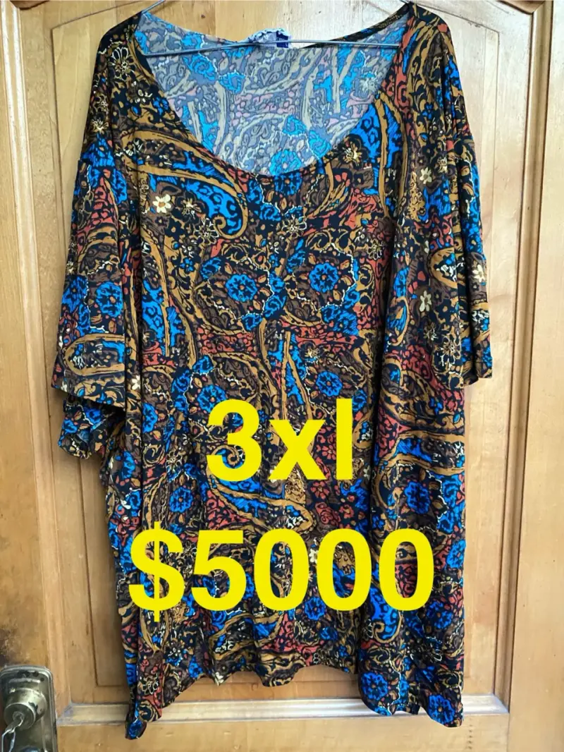 Blusa talla 3XL con diseño de mariposa - 2