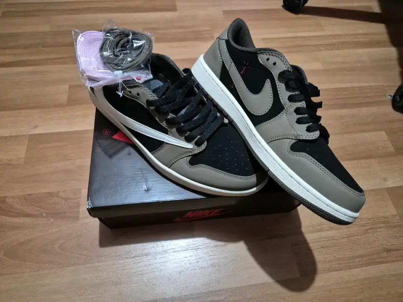 Zapatillas Nike Jordan 1 low travis - 1