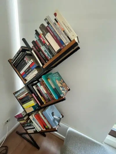 Estantería moderna de madera para libros - miniatura 1