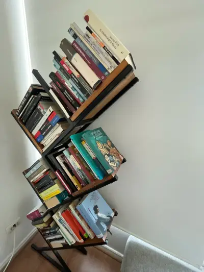 Estantería moderna de madera para libros - miniatura 2