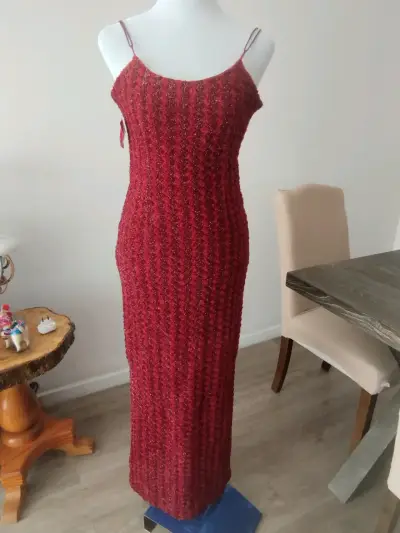 Vestido largo tejido rojo elegante - miniatura 1