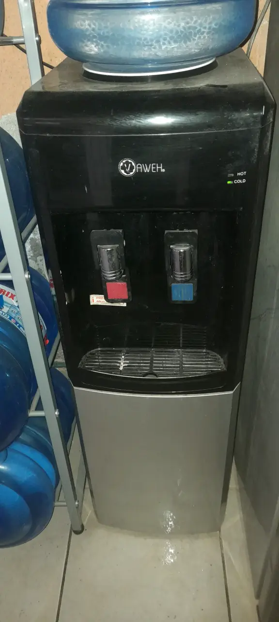 Dispensador de agua fría y caliente Aweel - 1