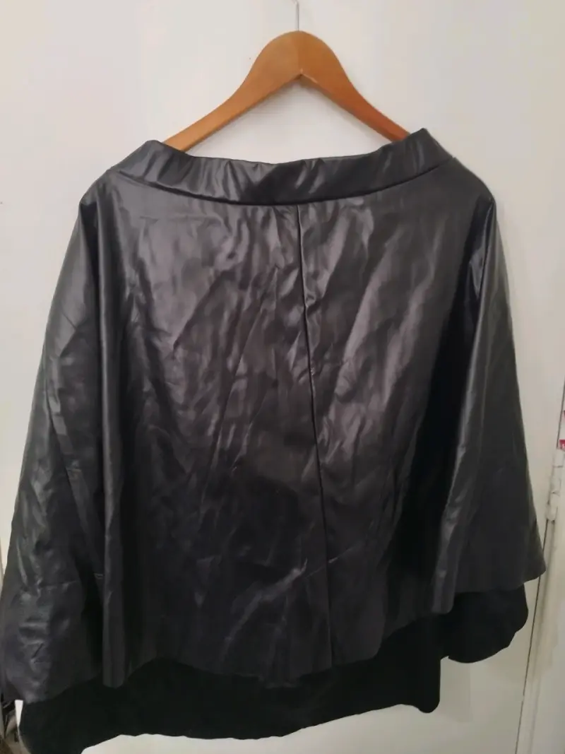 Falda negra de cuerina 4XL