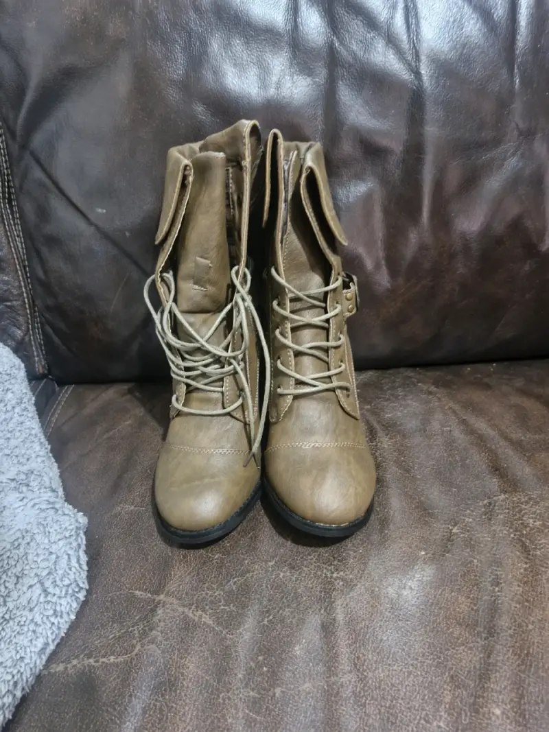Botas de cuero marrón con cordones - 1