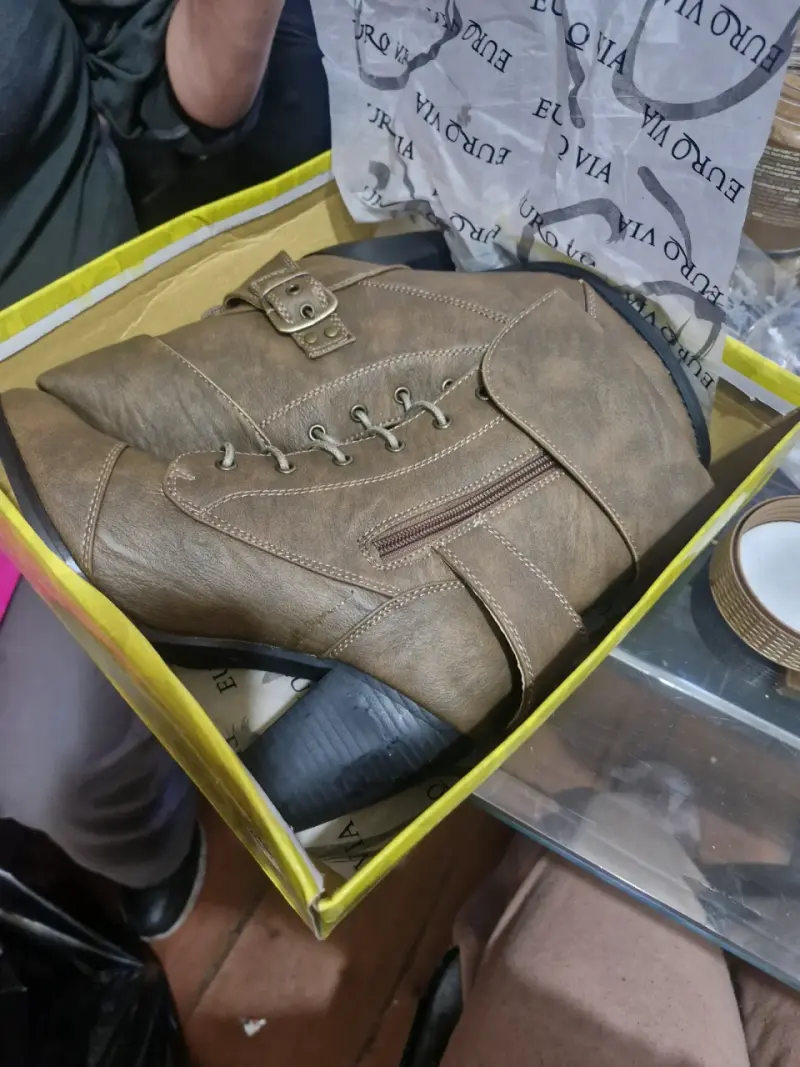 Botas de cuero marrón con cordones - 5