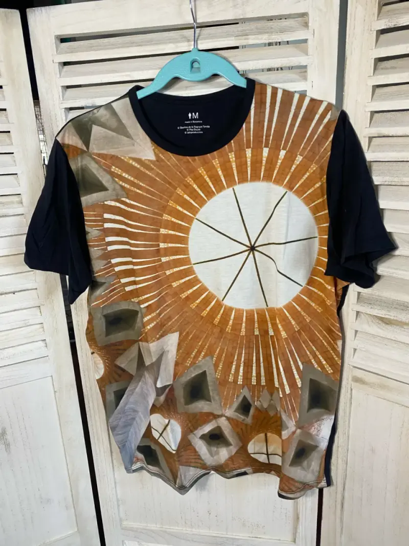 Polera estampada artística talla M