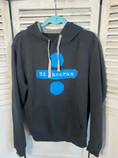 Polerón negro Ed Sheeran con capucha - miniatura 1