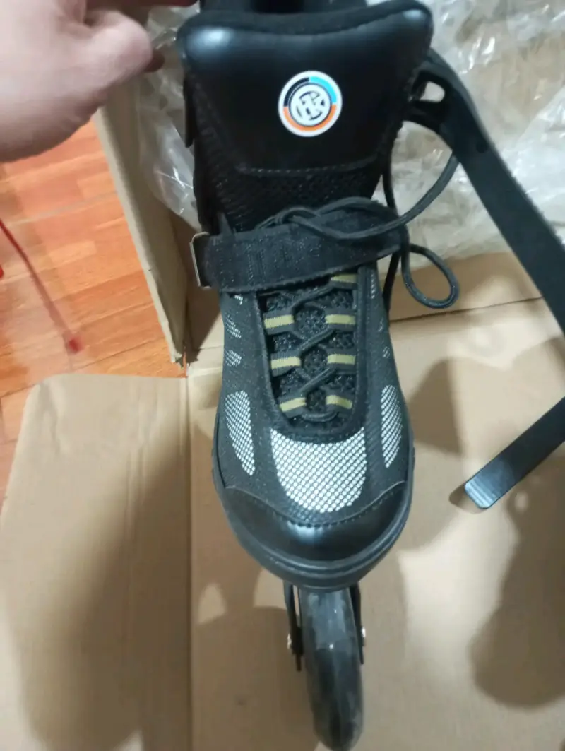 Patines en línea negros con ajuste seguro - 1