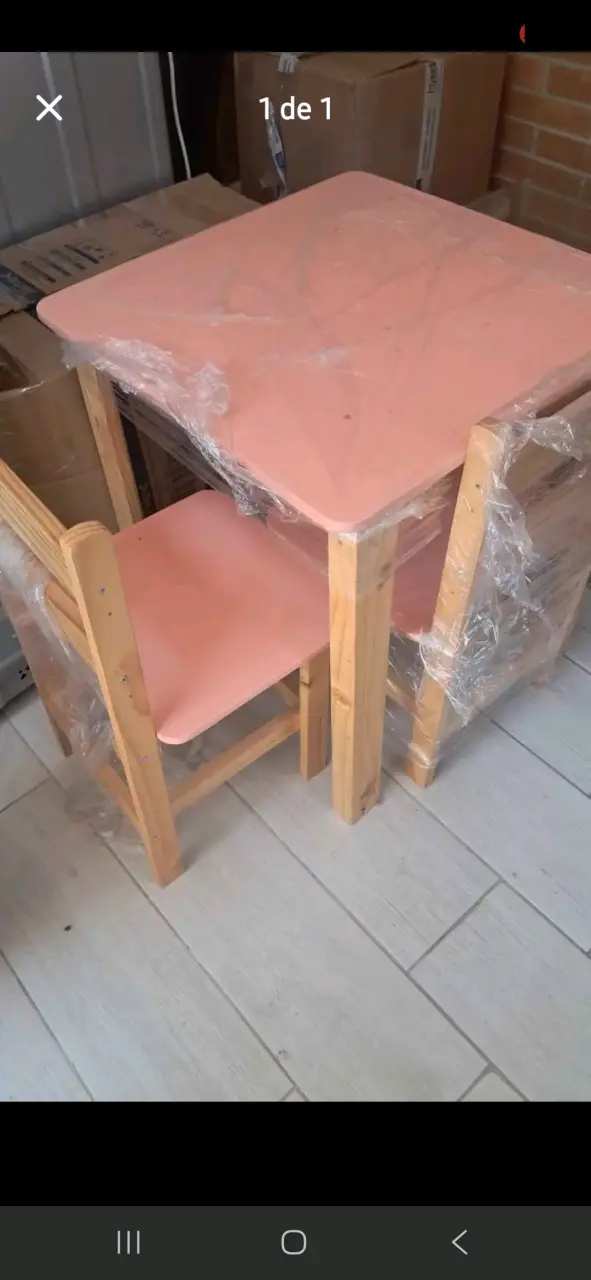 Juego de mesa y sillas para niños - 1