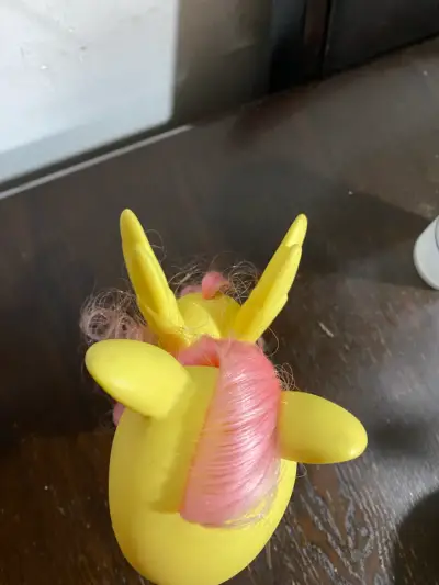 Figura de juguete pony amarillo con alas - miniatura 4
