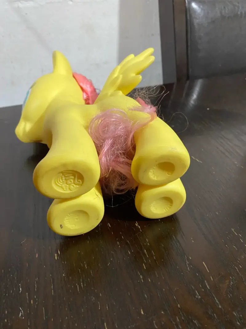Figura de juguete pony amarillo con alas - 5