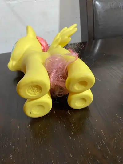 Figura de juguete pony amarillo con alas - miniatura 5