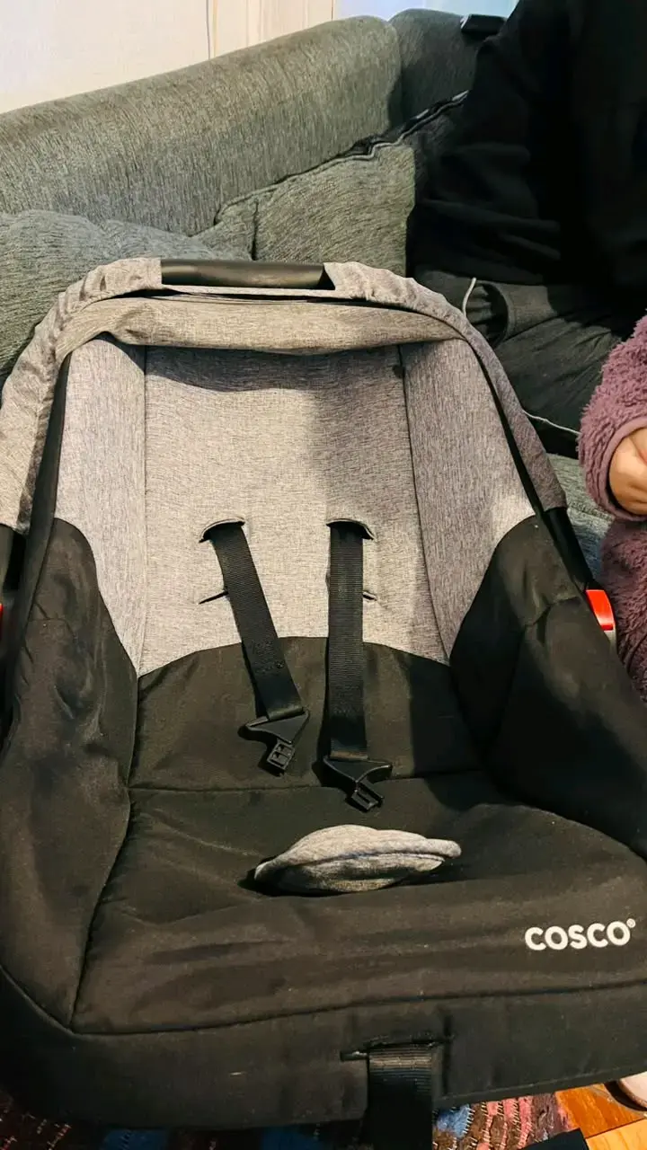Silla de auto Cosco para bebé - 2