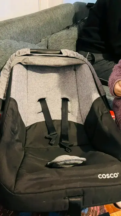 Silla de auto Cosco para bebé - miniatura 2