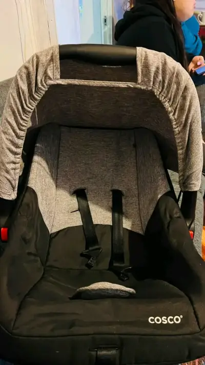 Silla de auto Cosco para bebé - miniatura 4