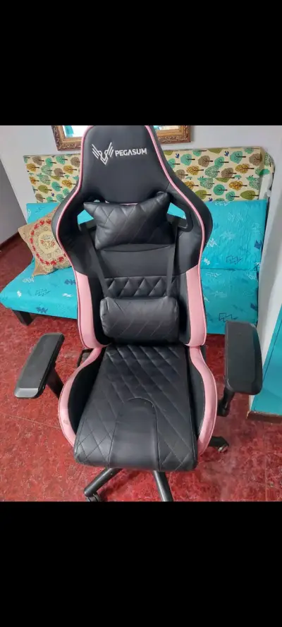 Silla gamer Pegasum negra y rosada - miniatura 1