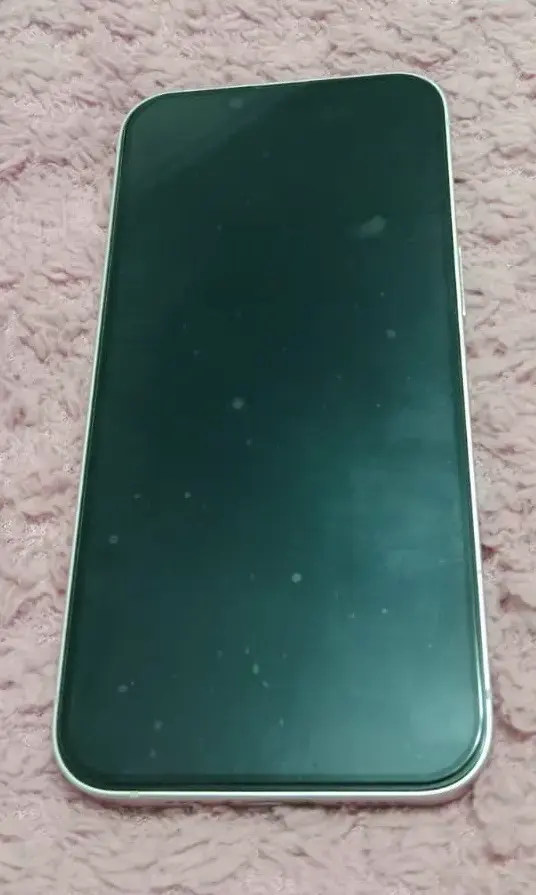 iPhone 14 blanco en excelente estado - 2