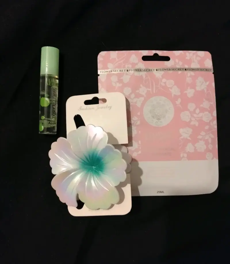 Set: pinza floral + brillo labial + mascarilla - 4