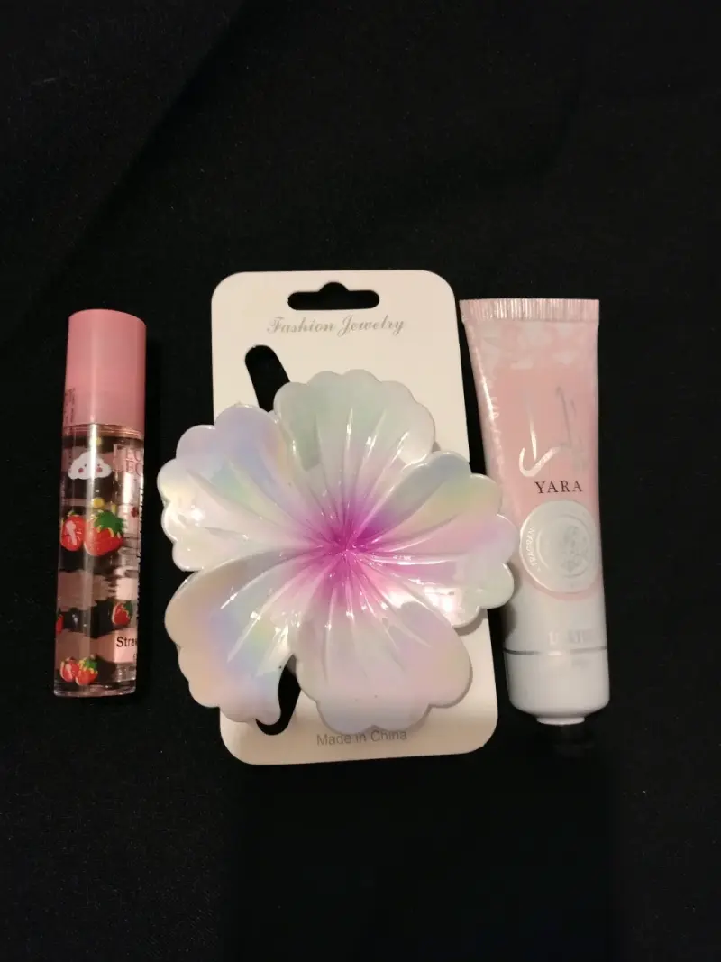 Set de pinza, brillo labial y crema floral - 2