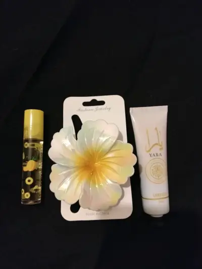 Set de pinza, brillo labial y crema floral - miniatura 3