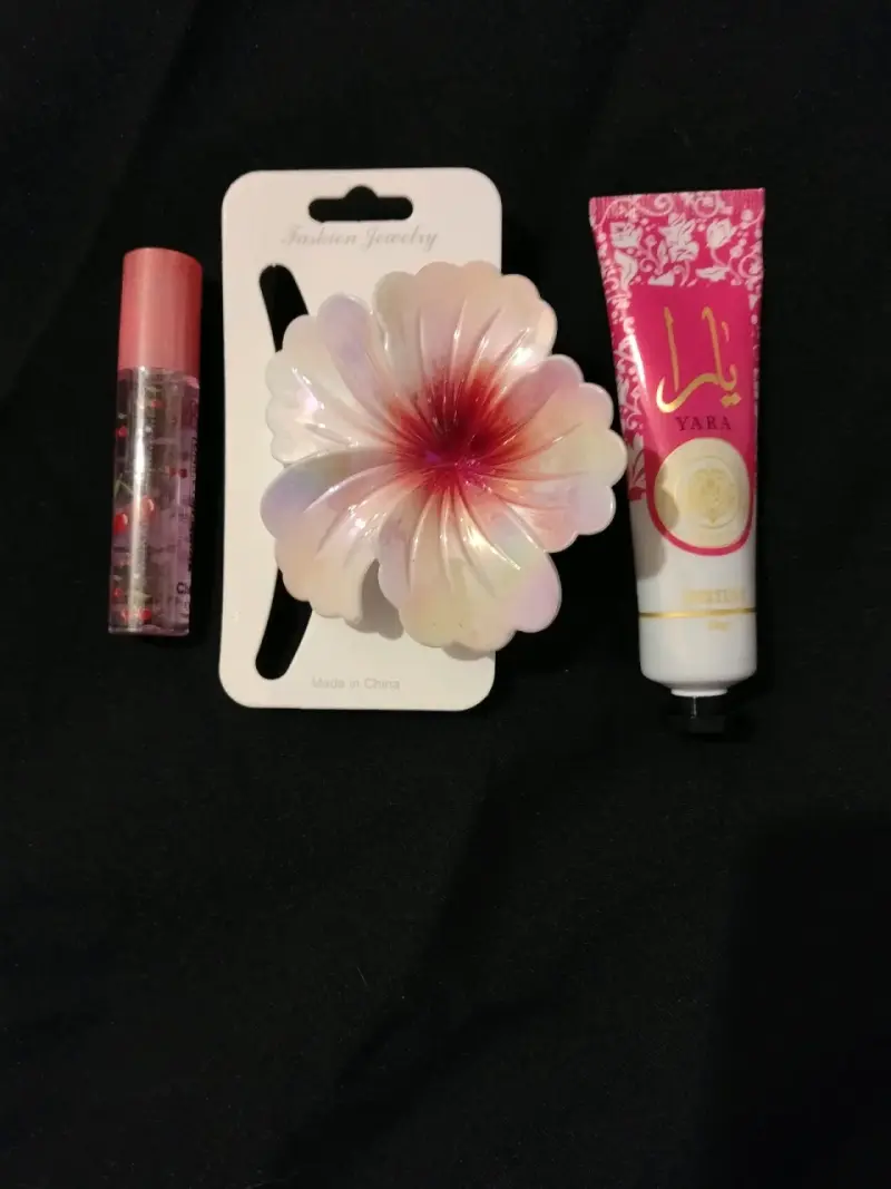 Set de pinza, brillo labial y crema floral - 4