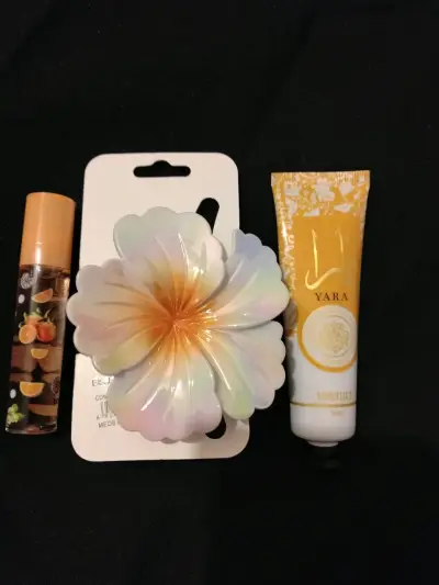 Set de pinza, brillo labial y crema floral - miniatura 5