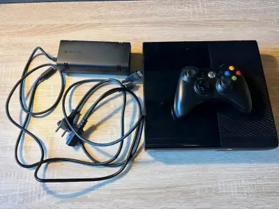 XBOX 360 SLIM E 250GB DESBLOQUEADA (RGH) - miniatura 2