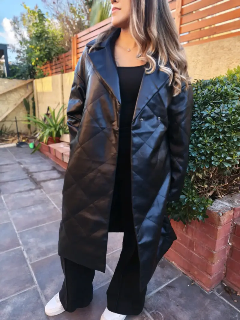 Abrigo largo negro acolchado para mujer - 5