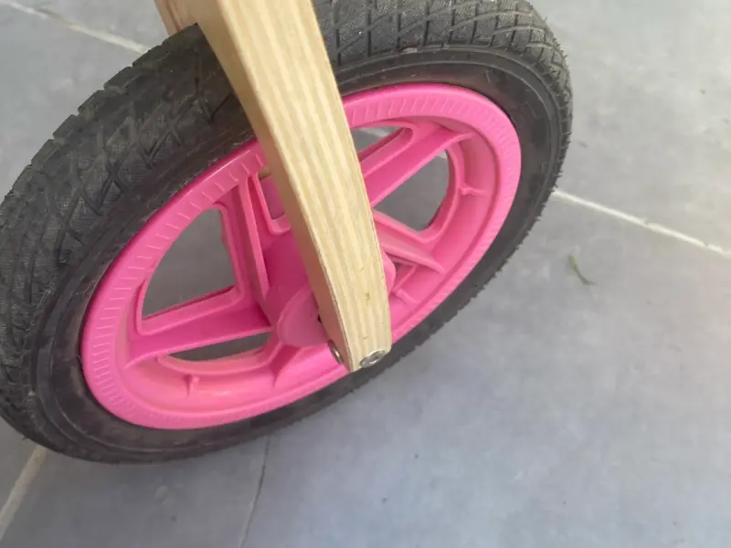 Bicicleta de equilibrio Barbie para niñas - 2