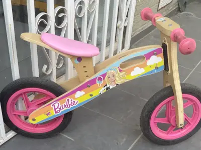 Bicicleta de equilibrio Barbie para niñas - miniatura 4