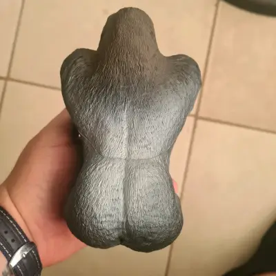 Figura decorativa de gorila espalda plateada - miniatura 1