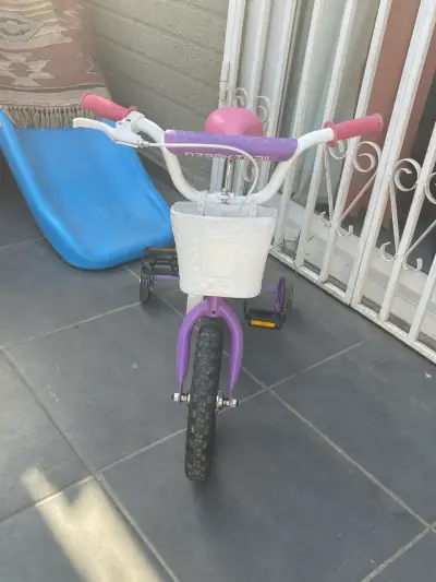 Triciclo infantil Ozark Trail morado con canasto - miniatura 1