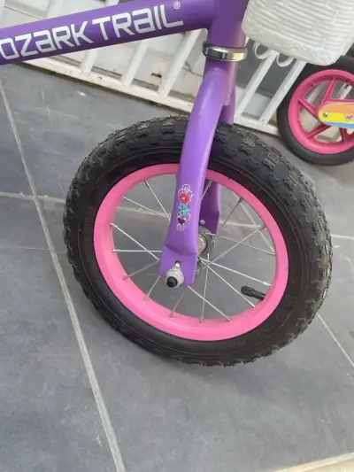 Triciclo infantil Ozark Trail morado con canasto - miniatura 2
