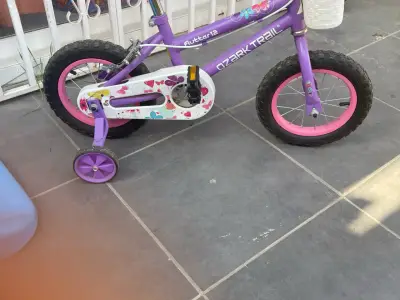 Triciclo infantil Ozark Trail morado con canasto - miniatura 4