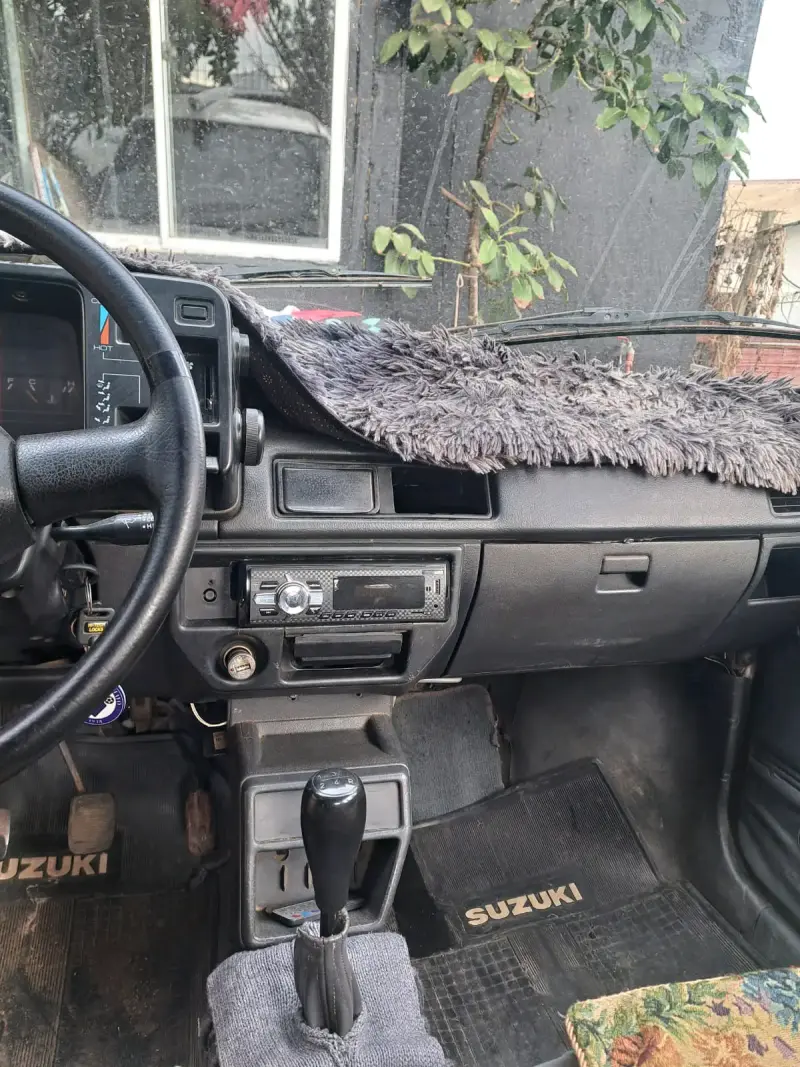 Auto compacto blanco en buen estado - 3