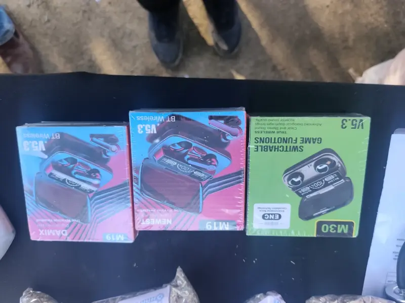 Auriculares inalámbricos V5.3 con estuche de carga - 1