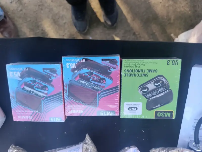 Auriculares inalámbricos V5.3 con estuche de carga - 2