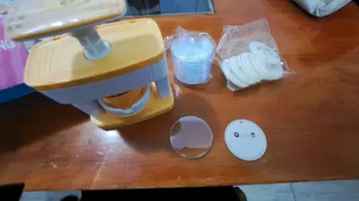 Maquina para hacer chapitas - miniatura 2