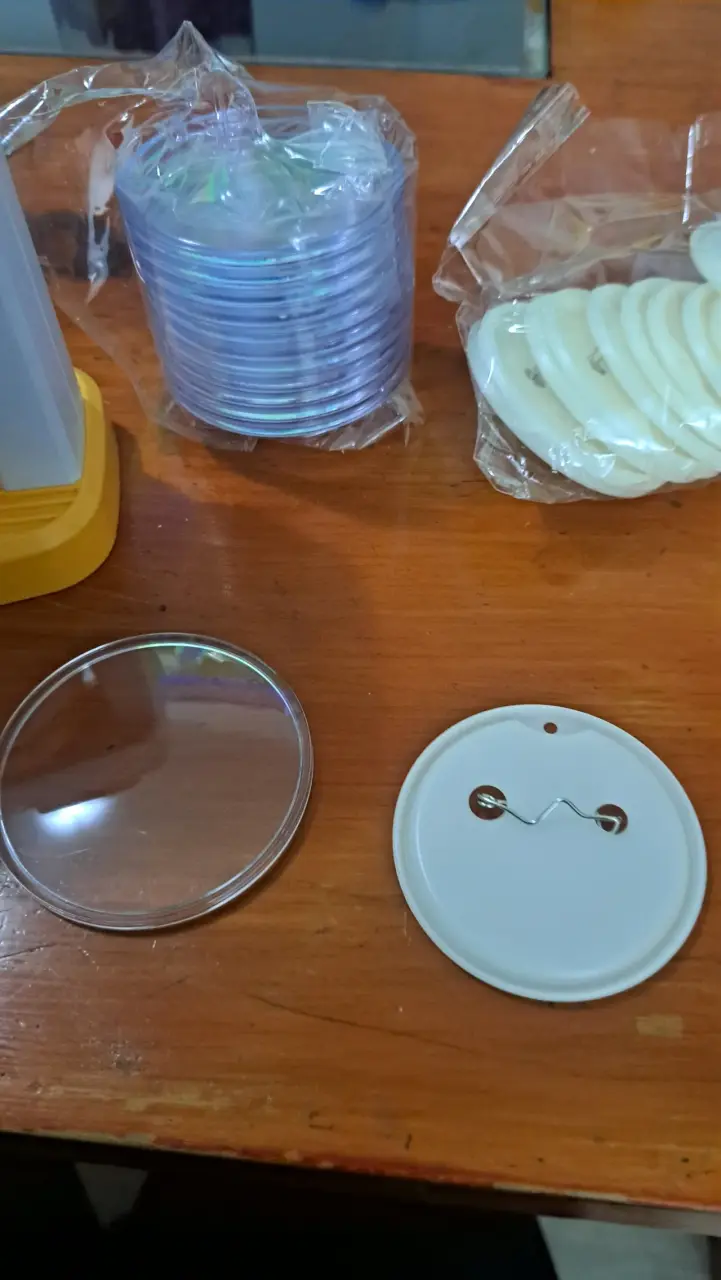 Maquina para hacer chapitas - 4
