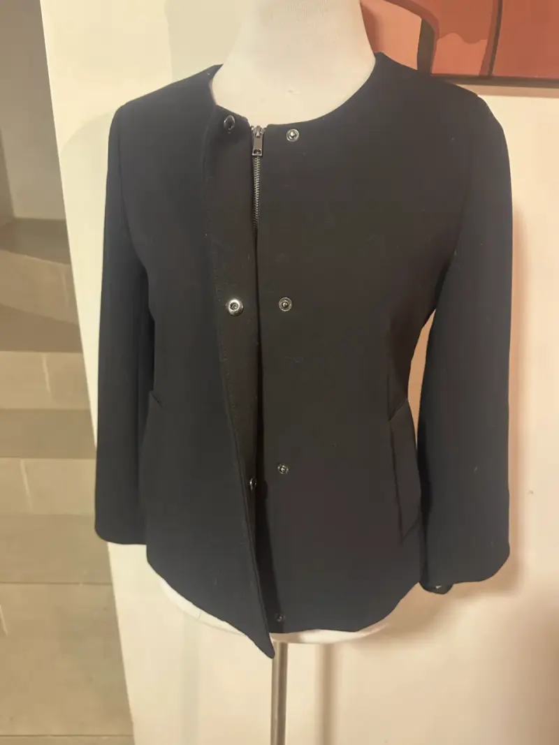 🖤Chaqueta Banana Republic Negra con Lazo en puño🎀 - 3